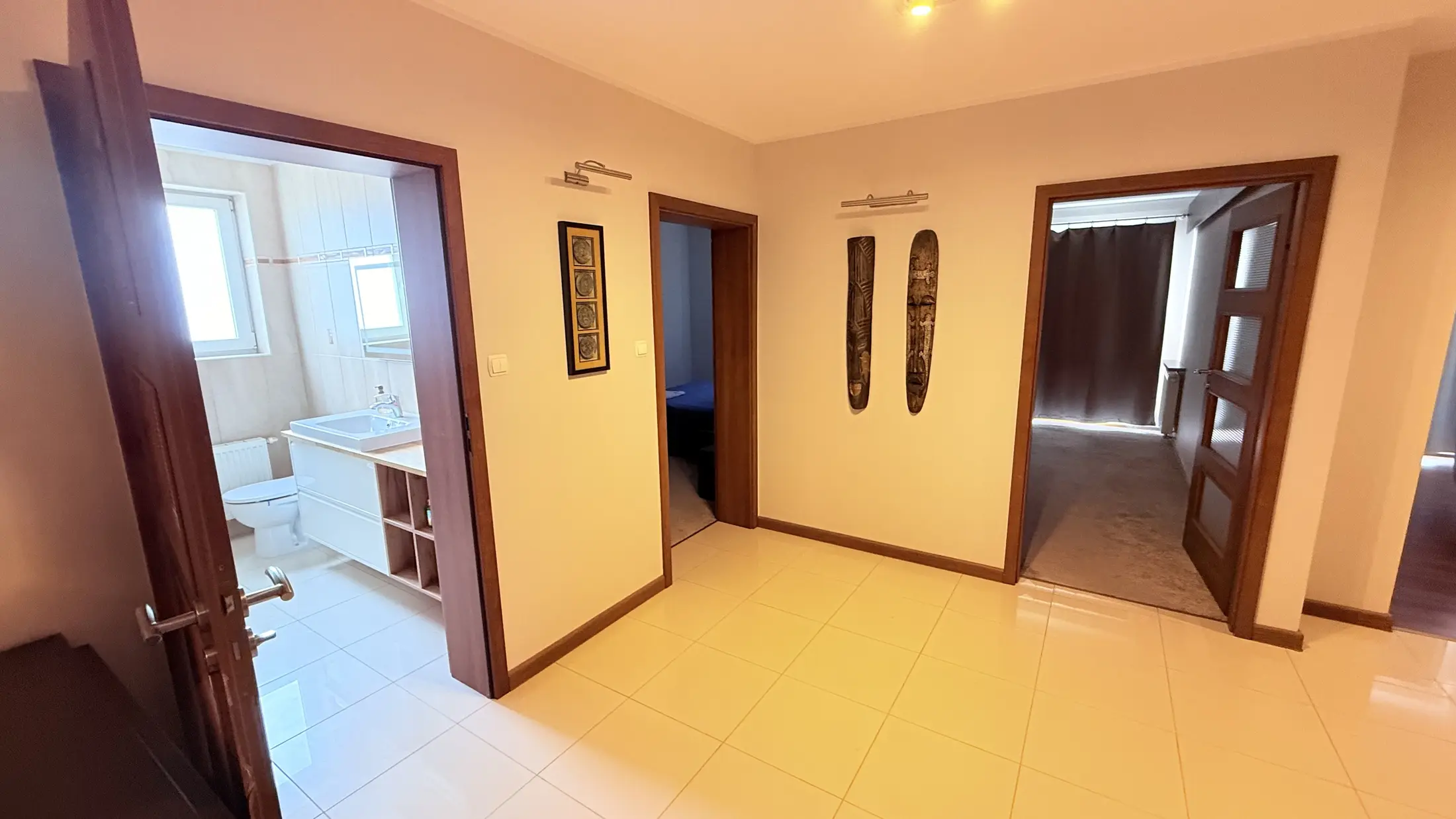 Przestronny hol apartamentu Malta85