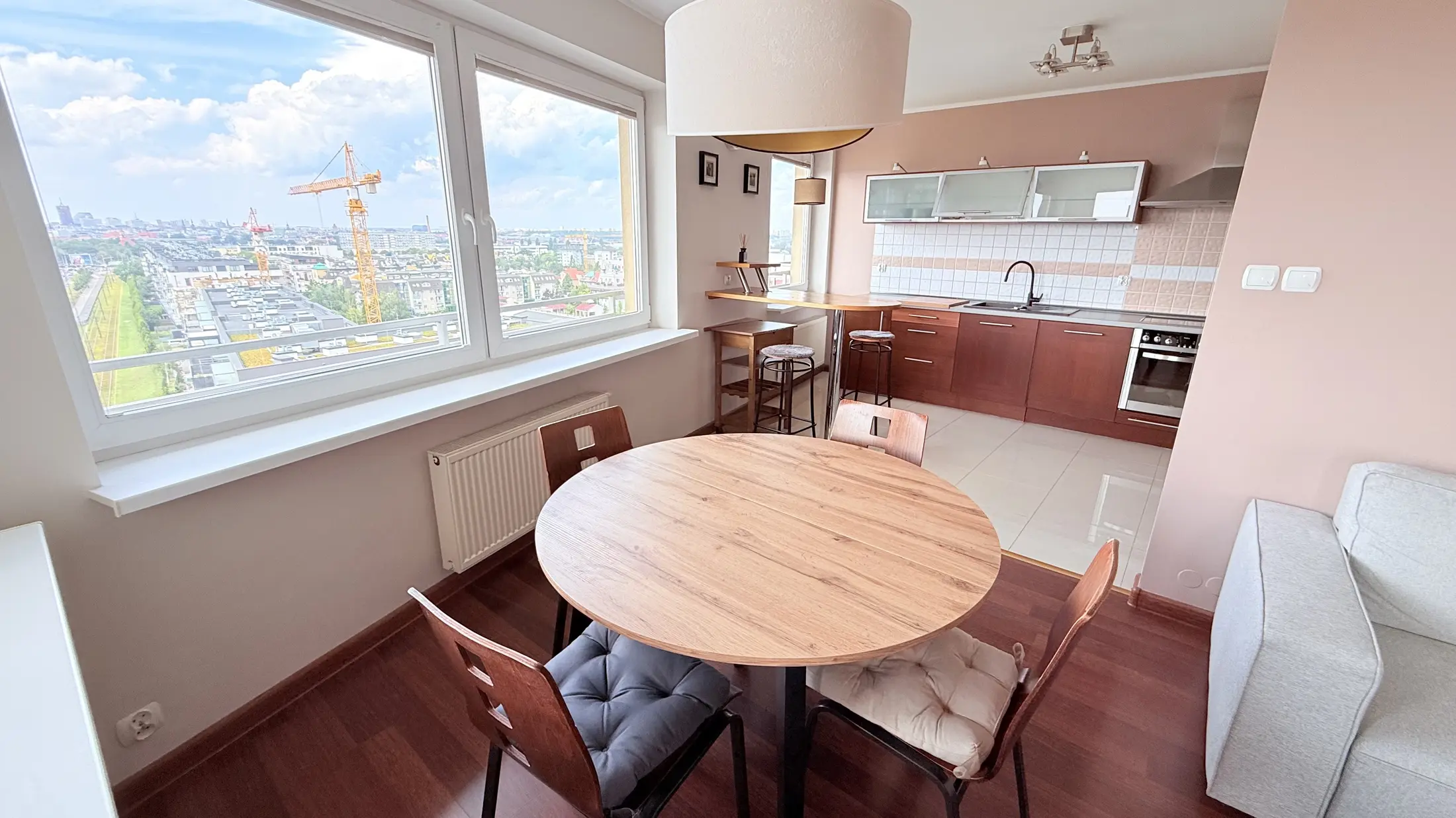 Jadalnia i kuchnia w apartamencie Malta85