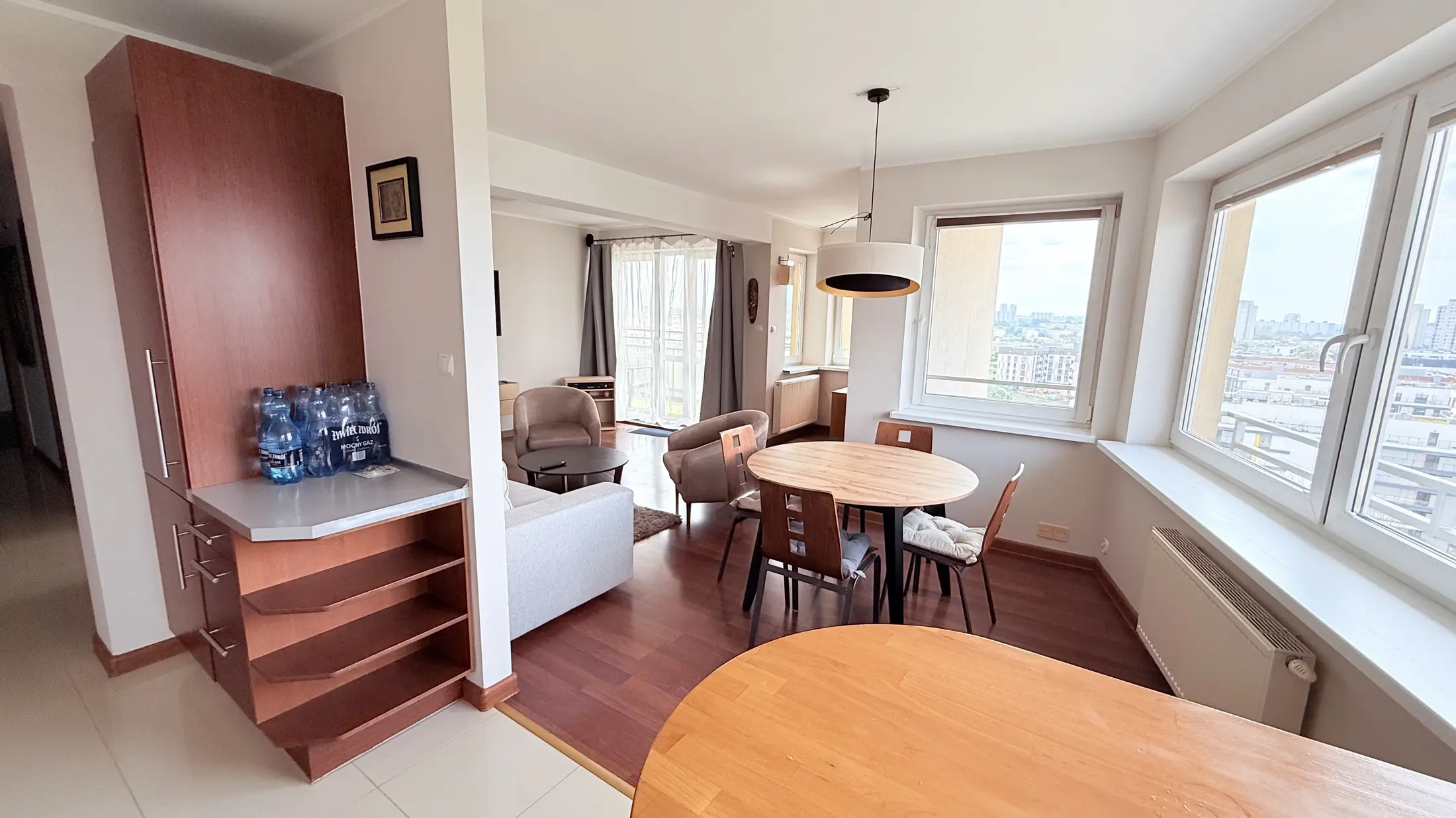 Jadalnia i salon w apartamencie Malta85